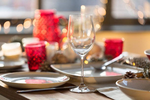 table setting for christmas dinner at home - Foto, immagini