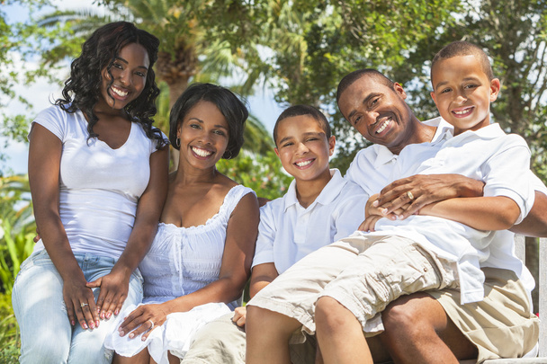 Famille afro-américaine Parents et enfants
 - Photo, image
