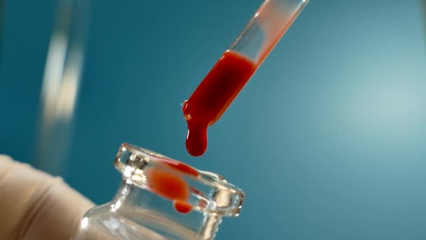Pipette drip the medicine into a test tube. Investigations in the medical laboratory. Blood test. - Video