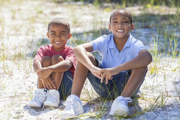 iki Afro-Amerikan çocuk - Fotoğraf, Görsel