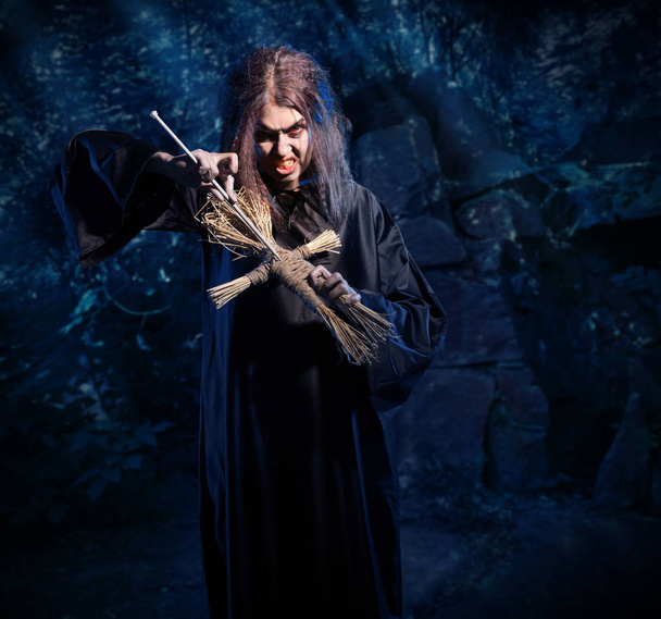 Scary witch in night forest version - Foto, Imagen