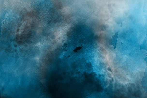 blauwe aquarel verf op abstracte achtergrond van papier - Foto, afbeelding