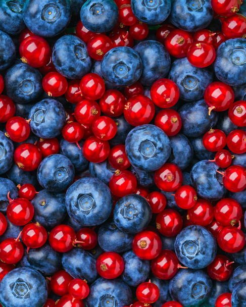 Фон з різними ягодами та фруктами. вид зверху
. - Фото, зображення