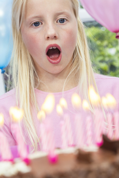 Girl Child Blowing Out Birthday Cake Candles - Foto, afbeelding