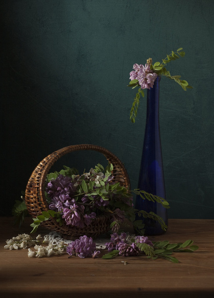 アカシアの花のある静物 - 写真・画像