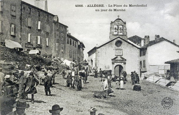 Allegre, the place of the market - Photo, Image