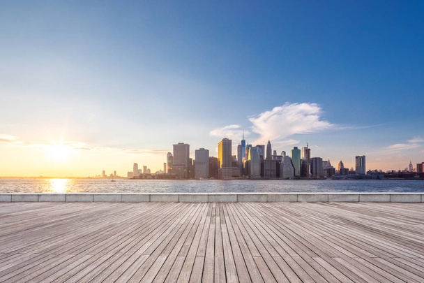 пустой этаж с современным городским пейзажем в Нью-Йорке
 - Фото, изображение