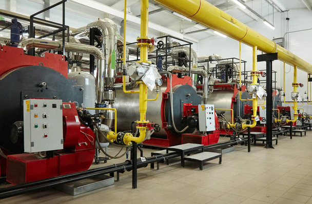 Σύγχρονη νέα θέρμανσης επιχαλκώνει εργασία στο λεβητοστάσιο αερίου. - Φωτογραφία, εικόνα