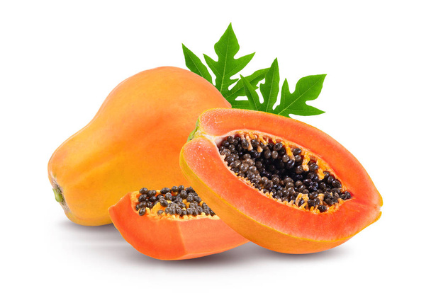 dojrzała papaja z liść na białym tle - Zdjęcie, obraz