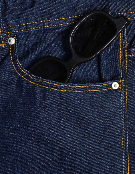3D γυαλιά στην μπροστινή τσέπη του ο Ζαν - Φωτογραφία, εικόνα