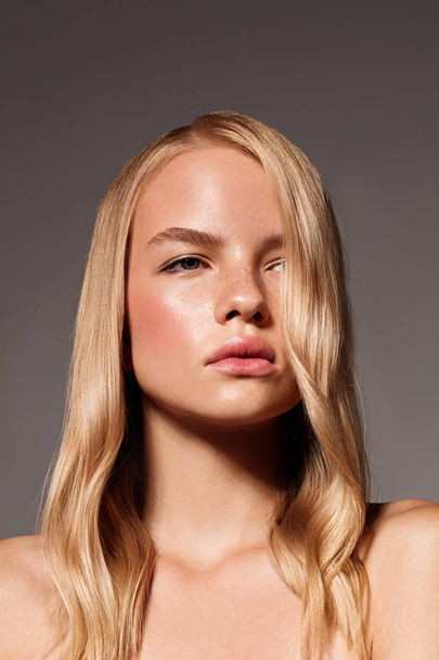 Prefect skin woman. Healthy care. Blonde shine hair. Natural make up. - Foto, afbeelding