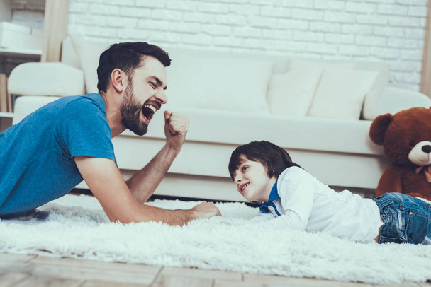 Family. Winner. Father. Boy. Have Fun. Son. Plays Games. Happy Together. Smiling Kid. Leisure Time. Man. Smile. Home Time. Toys. Teddy Bear. Cars. Holidays. Spends Time. Have a Good Time. Happiness. - Fotoğraf, Görsel