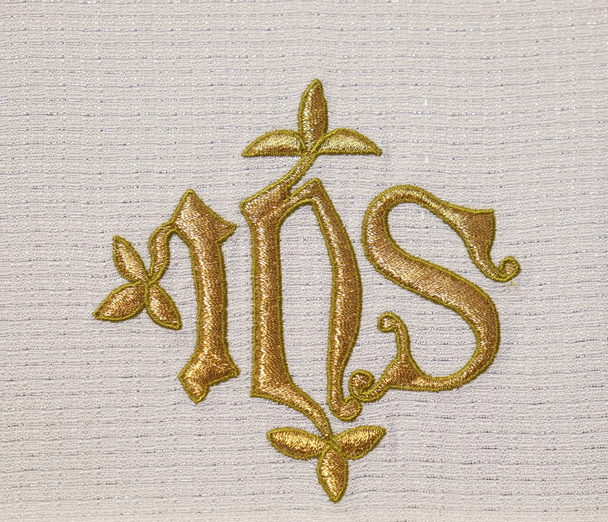IHS znamení, detail církevní hábit, ze strany do sestry z Charity z Saint Vincent de Paul v Záhřebu - Fotografie, Obrázek
