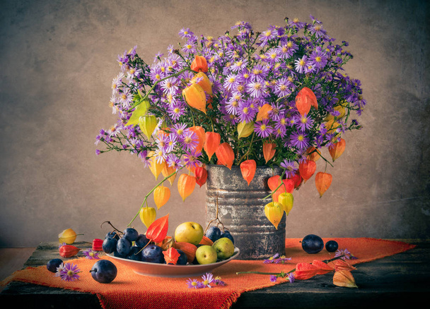 Still life with bouquet of colorful autumn flowers - Fotografie, Obrázek