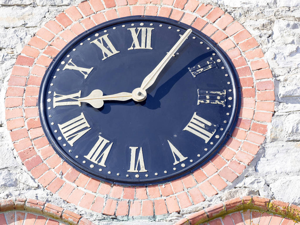 башта годинника з неправильним римською цифрою чотири - Фото, зображення