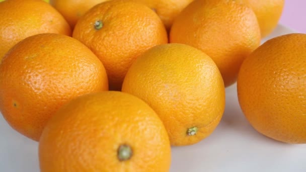 group of oranges on a white rotating plate - Filmagem, Vídeo