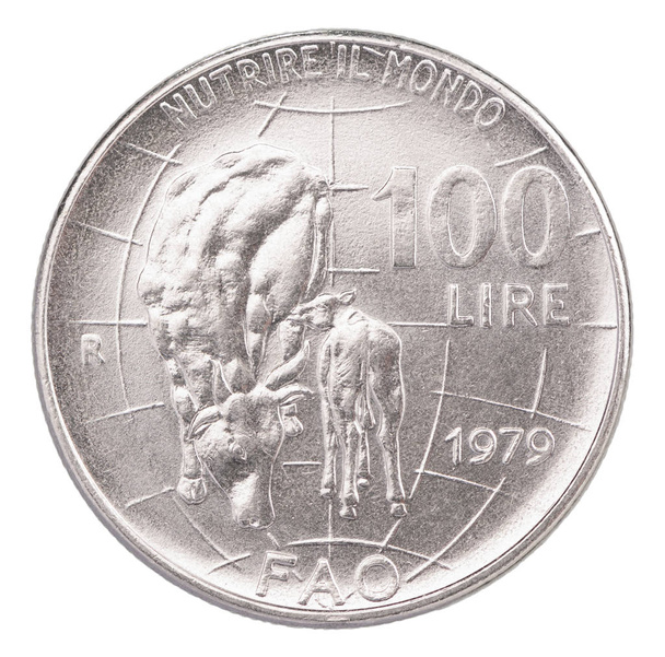 Старовинними італійськими монети 100 ліра з зображенням корову і теля ізольовані на білий backgroun - Фото, зображення