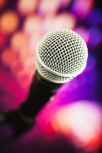 mikrofon fialové pozadí - Fotografie, Obrázek
