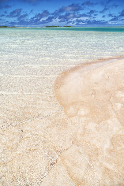 в Полинезии Рангироа Розовые пески побережья как концепции рая и свя - Фото, изображение
