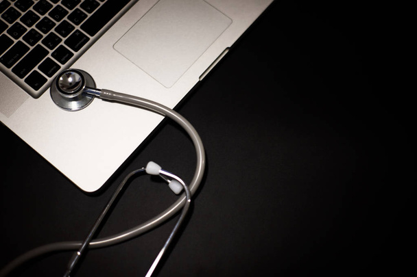 stethoscope and laptop on desk. medical concept - Fotoğraf, Görsel