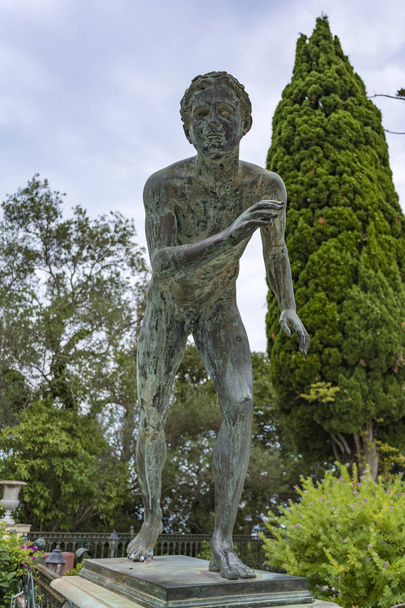 Palacio de Achilleion, Corfú, Grecia 24 de agosto de 2018: Corredor de bronce en el palacio de Achilleion de la princesa Sissy en Corfú, Grecia
 - Foto, imagen