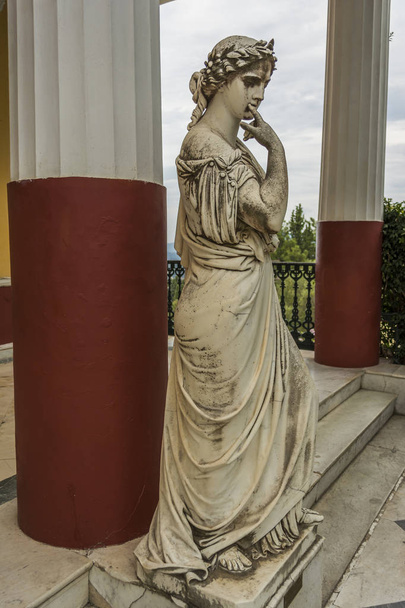 ギリシャコルフ島アキレオン宮殿 – 2018年8月24日:ギリシャ・コルフ島のアキレオン宮殿におけるギリシャ神話のミューズ像 - 写真・画像