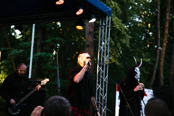 Performance du groupe de rock Chumatsky Shlyakh 10 juin 2017 à Tcherkassy, Ukraine
 - Photo, image