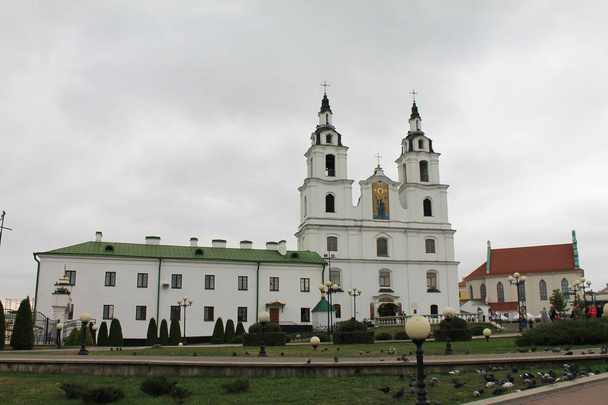 Hlavní město Běloruské republiky je Minsk. Kostel svatých Petra a Pavla pohled 2. - Fotografie, Obrázek