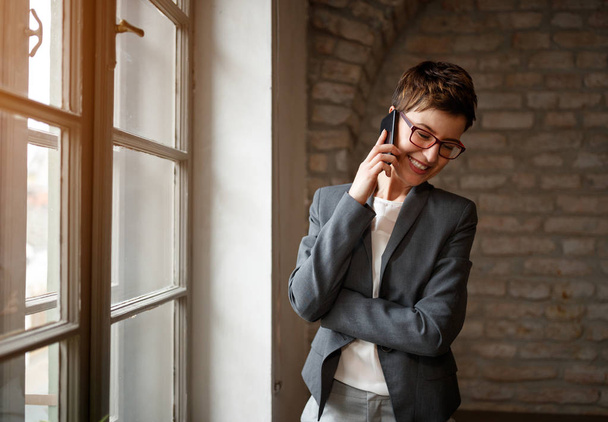success businesswoman in suit with smartphone working - Foto, Imagen