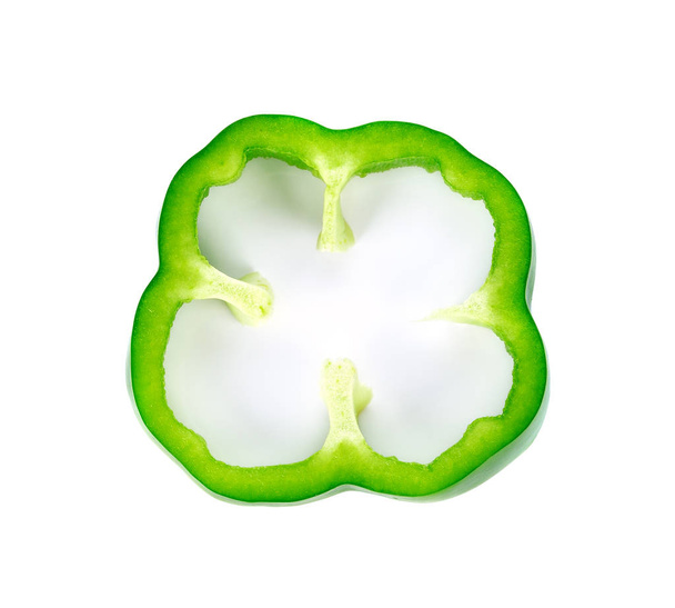 Нарізаний зелений перець ізольований на білому
 - Фото, зображення