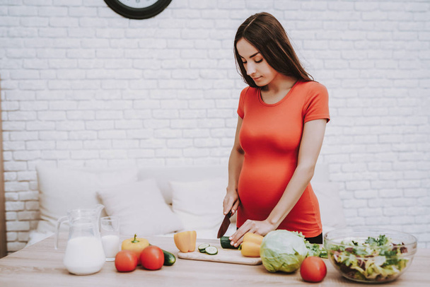 Husband and Pregnant Wife. Preparing Food. Kitchen. Apartment. Natural. Vegetables. Love Each Other. Home. Motherhood. Happy Together. Relaxation. Happiness. Birth. Parenthood. Domestic Life. - Photo, Image