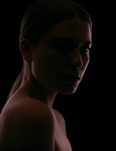 Close-up silhouette of a beautiful woman's face. Beauty portrait on a black backgroun - Zdjęcie, obraz