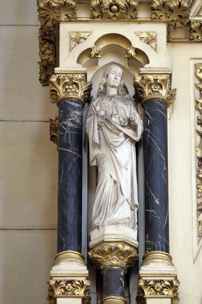 Anjo no altar da Santa Cruz na catedral de Zagreb dedicado à Assunção de Maria
  - Foto, Imagem