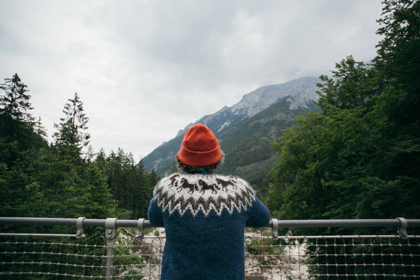 Hiker man in hipster sweater on bridge in forest - Zdjęcie, obraz