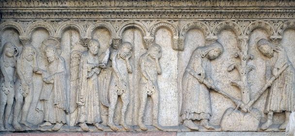 Genesis hikayeleri ile plaka: Eternal çıkışlarıyla adem ve Havva, Paradise, adem ve Havva sınırdışı çapa Wiligelmo, Modena Katedrali toprak. - Fotoğraf, Görsel