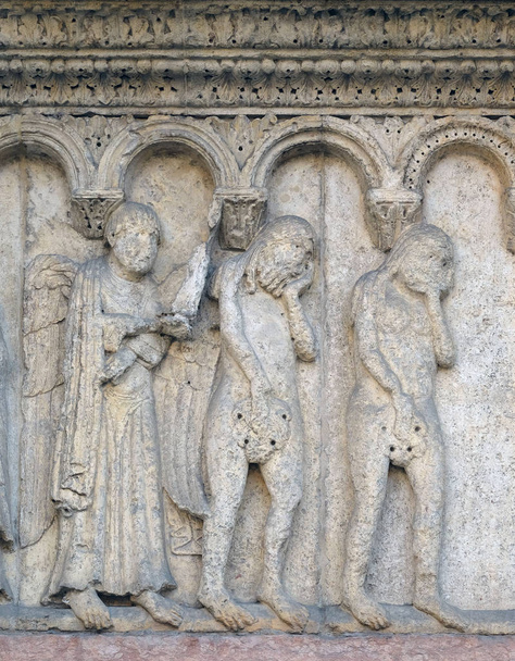 die Vertreibung aus dem Paradies durch wiligelmo, Kathedrale von Modena, Italien - Foto, Bild