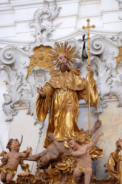 Άγιο Βενέδικτο άγαλμα στον άμβωνα στην εκκλησία Μοναστήρι Amorbach Βενεδικτίνων στην περιοχή του Miltenberg στο Κάτω Φραγκονίας στη Βαυαρία, Γερμανία - Φωτογραφία, εικόνα