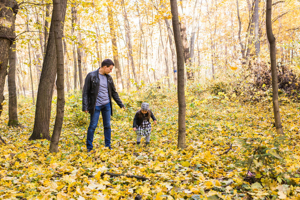 Happy family father and child daughter on a walk in autumn park - Foto, imagen