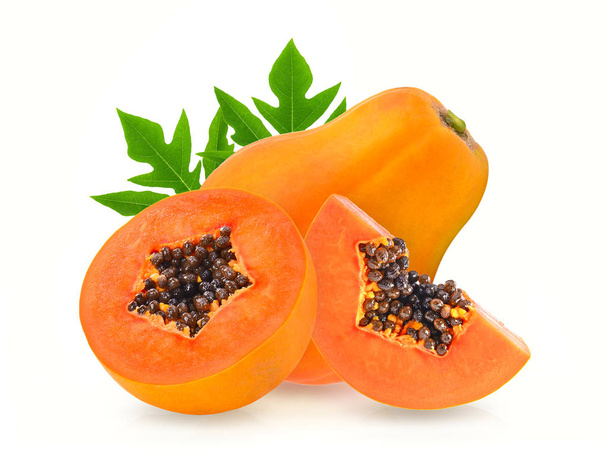 papaya op witte achtergrond - Foto, afbeelding