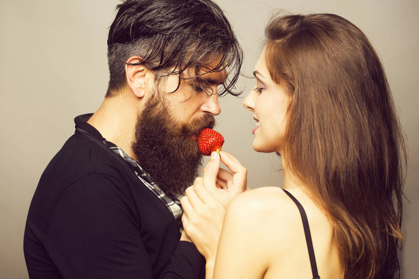 sexy couple eating red strawberry - Foto, immagini