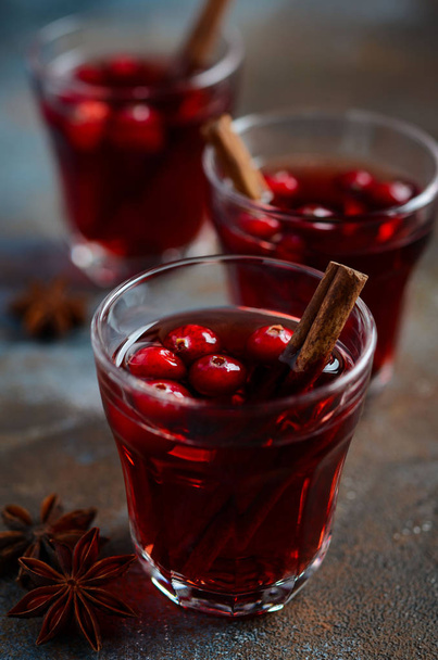 Mulled red wine with cranberries. - Fotografie, Obrázek