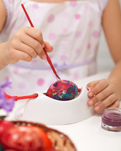 Little girl painting easter eggs - Фото, изображение