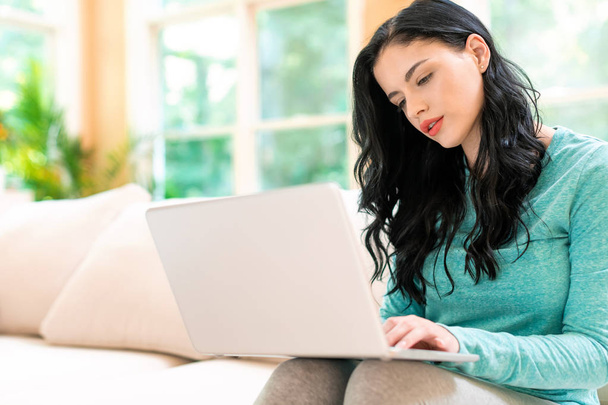 Young woman with a laptop computer - Foto, imagen