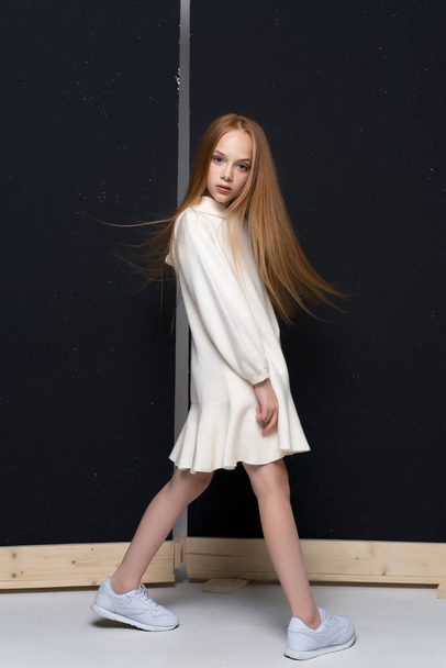 Portrait of beautiful young redhead girl posing in studio - Valokuva, kuva