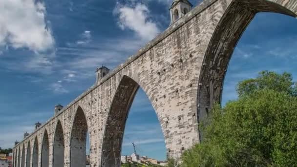 das Aquädukt aguas livres portugiesisch: aqueduto das aguas livres "Aquädukt des freien Wassers" ist ein historisches Aquädukt in der Stadt Lissabon, Portugal - Filmmaterial, Video