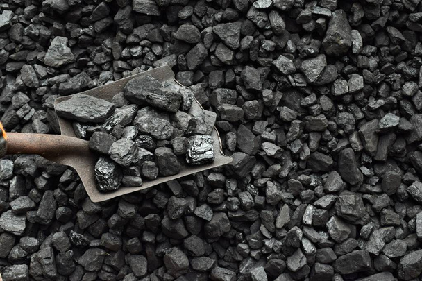 Pala y carbón en la mina de carbón de fondo
 - Foto, Imagen