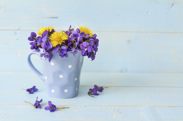 Cute flowers blossom in colorful pot - Foto, Imagen