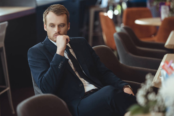 portrait of thoughtful businessman resting in coffee shop - Foto, afbeelding