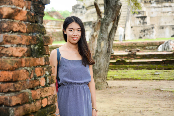 A romok Ayutthaya, Thaiföld, kínai nő portréja - Fotó, kép