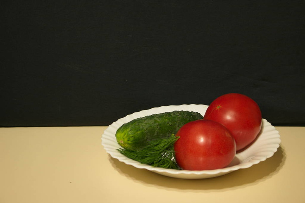 Cucumbers and tomatoes in a plate - Fotoğraf, Görsel